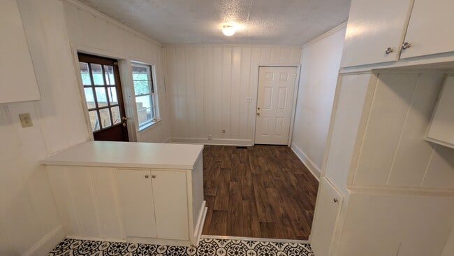 Building Photo - 1504 Hyman Ave