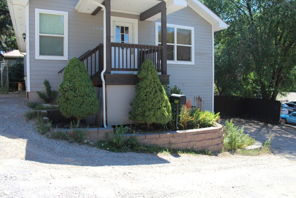 Primary Photo - 108 Market Dr