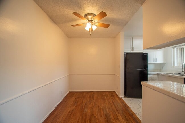 Building Photo - 15033 Burbank Blvd