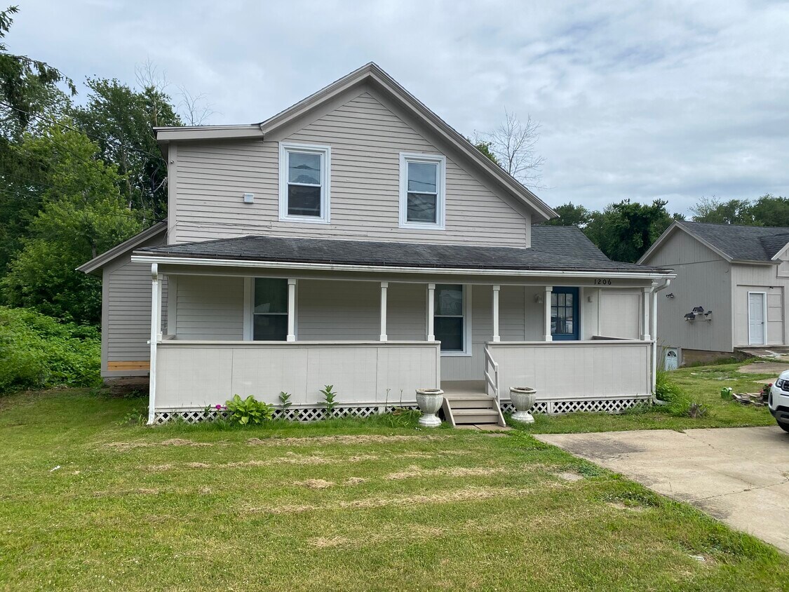 1206 Hartford Tpke Unit 2nd floor, Vernon, CT 06066 Apartments in