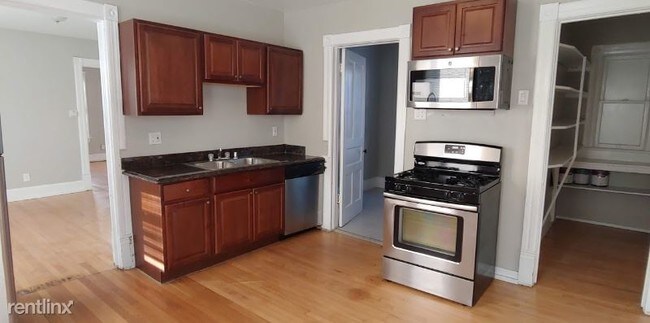 Foto del edificio - 2463 N Bartlett Ave