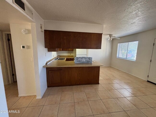 Foto del edificio - 1628 E Birch St