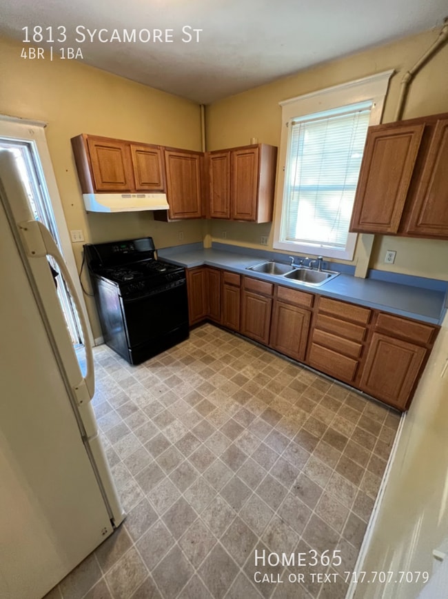 Building Photo - 4 Bedroom, 1 Bathroom Single Family Availa...
