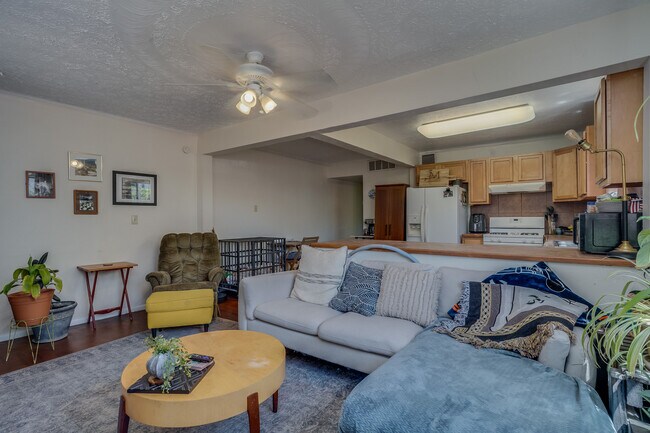 Foto del edificio - 1730 N Campbell Ave