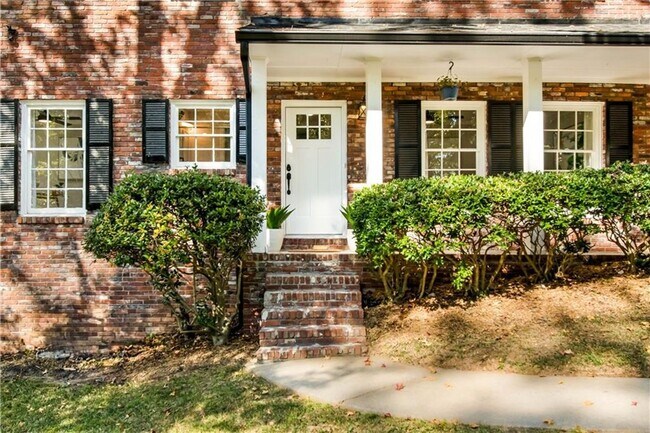 Building Photo - Charming 4-Bedroom Home with Modern Finish...