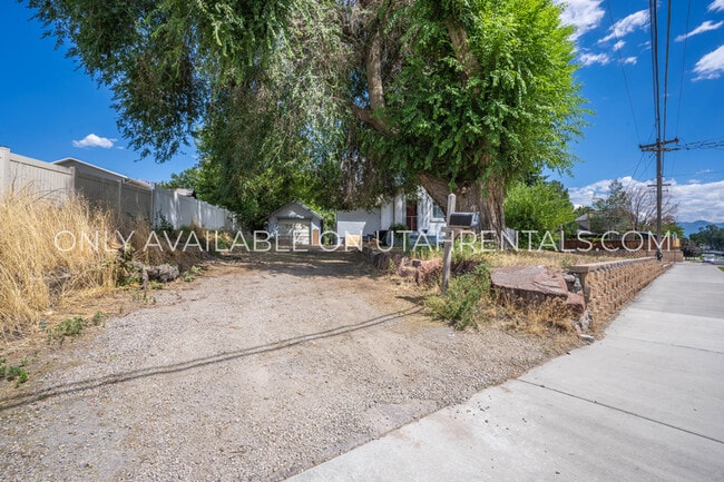 Building Photo - 1815 Sandhill Rd
