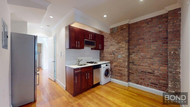 Foto del edificio - 610 E 9th St