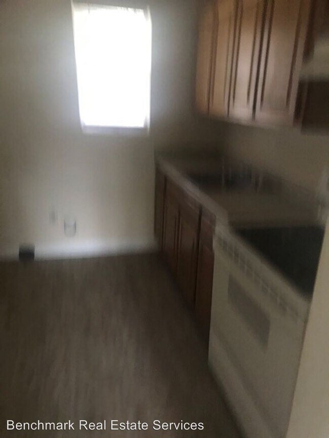 Building Photo - 1323 Kings Dr