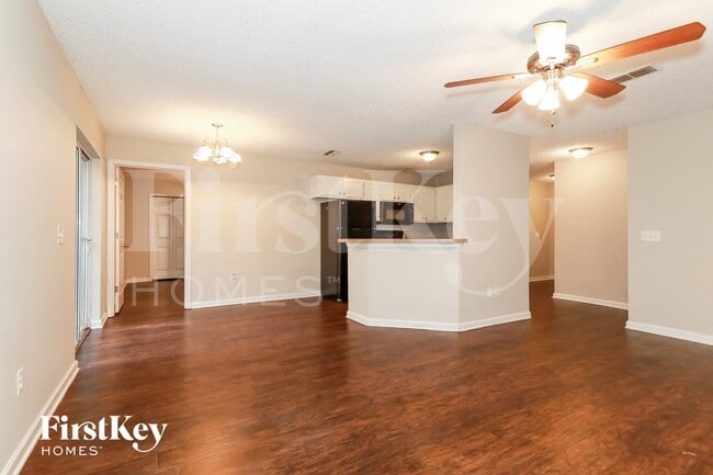 Building Photo - 14905 SE 25 Pl