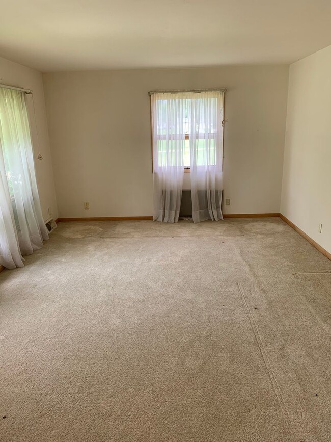 Building Photo - 3 br, 1.5 bath House - 401 S Scuyler Street