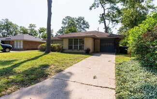 Building Photo - 2315 Poinciana Dr