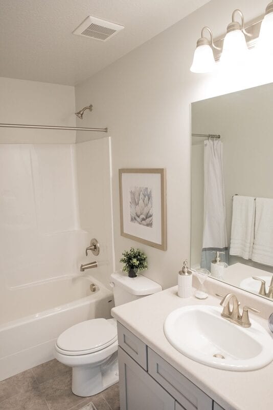 Building Photo - 633 Fall Creek Dr