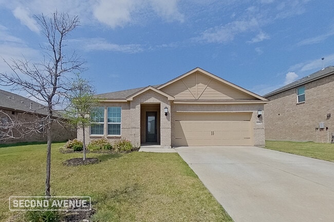 Building Photo - 2105 Meadow Dr