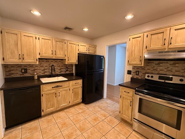 Cocina comedor - 166 Old Brookfield Rd