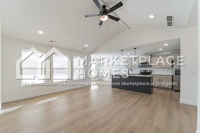 Foto del edificio - 2520 Lawton Dr