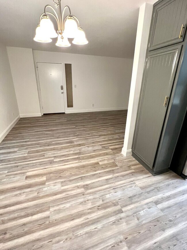 Foto del edificio - JUST LISTED!!AMAZING 2 BEDROOM CONDO!! PRI...