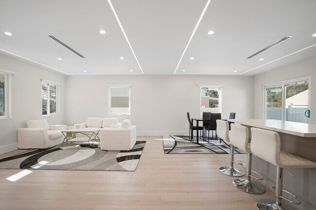 Foto del edificio - 1239 N Reese Pl