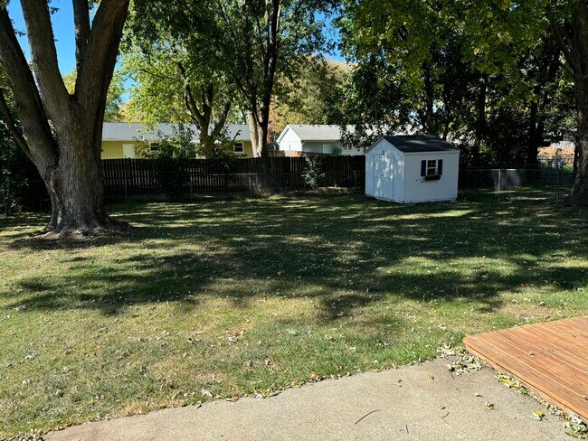 Building Photo - 105 Greenleaf Dr