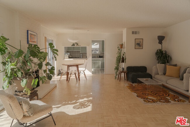 Foto del edificio - 22736 Cantlay St