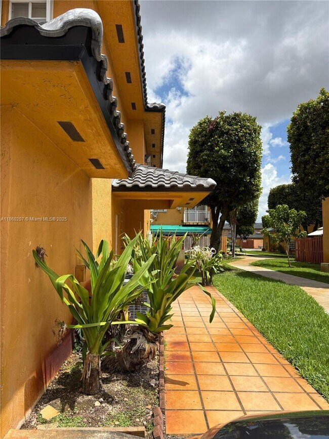 Foto del edificio - 7549 NW 175th St