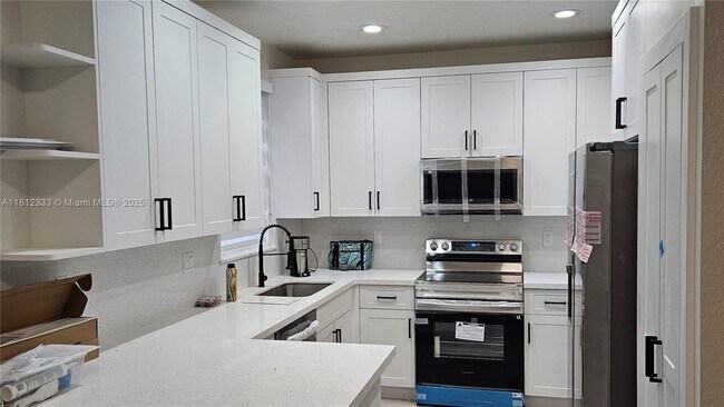 Foto del edificio - 714 NW 170th Ter