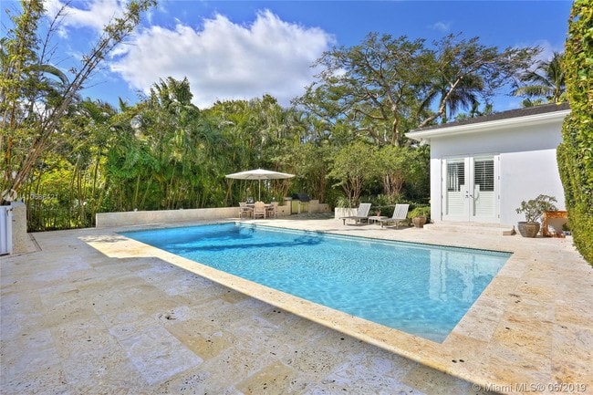 Building Photo - 7900 Altamira St