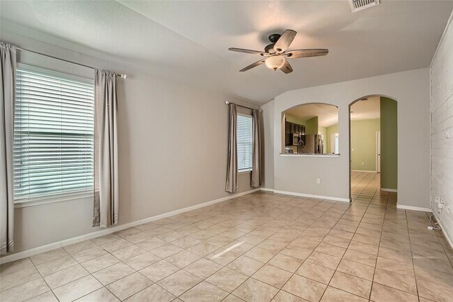 Building Photo - 2024 Langdale Ln