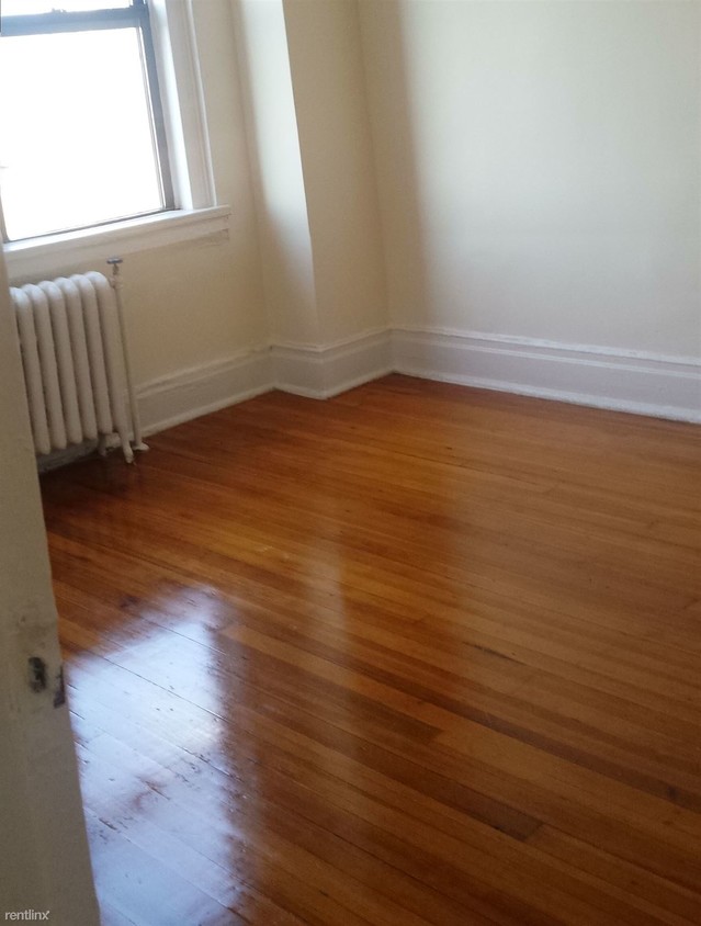 Primary Photo - 1360 White Plains Rd