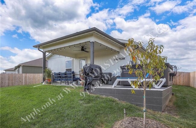 Foto del edificio - Brand NEW!! Spacious 3 Bed 2 Bath Home in Tonganoxie-Coming Soon!!