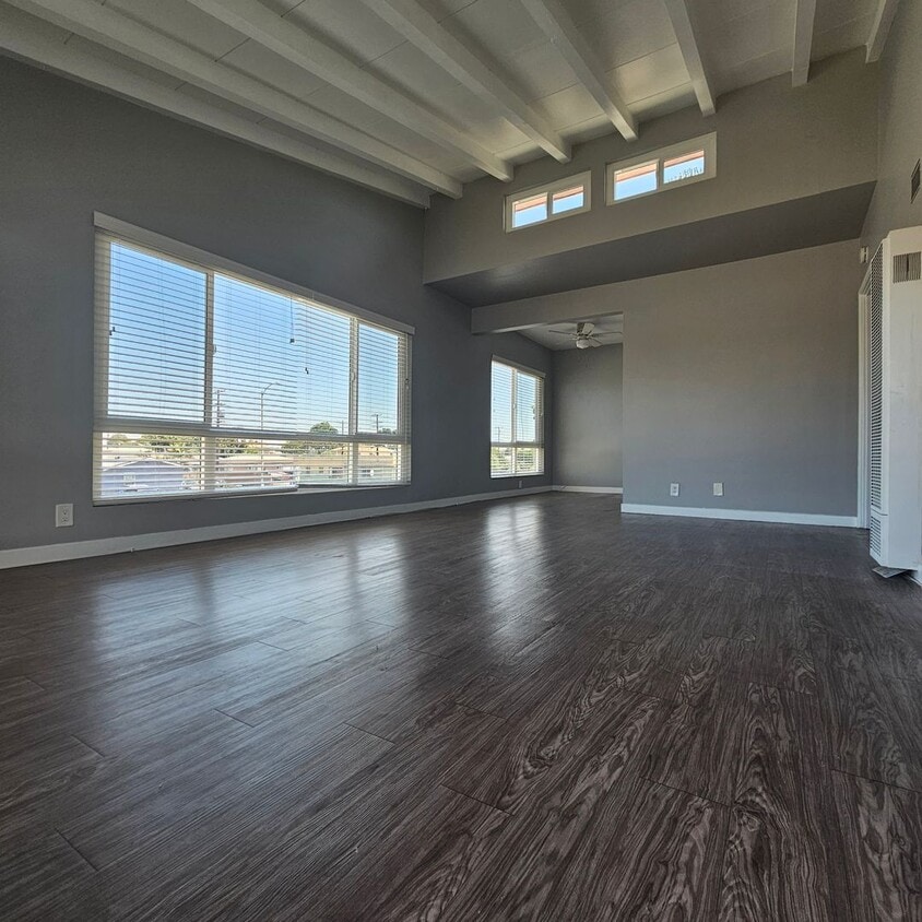 Primary Photo - Beautiful Spacious 1 Bed/1 Bath Apartment ...