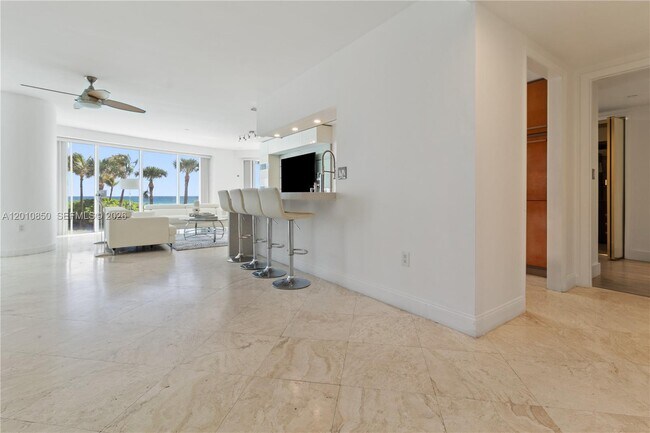Building Photo - 18671 Collins Ave