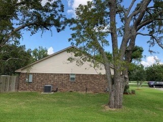 Building Photo - 129 Old Angleton Rd