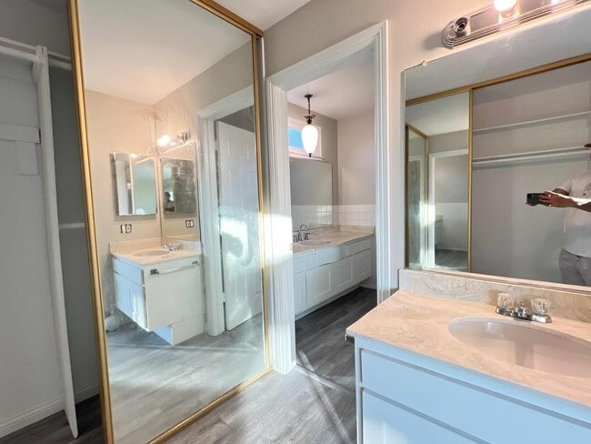 Building Photo - 111 Avenida Santa Anita