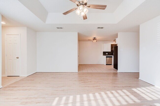 Building Photo - Updated 3/2/1 in Shadow Hills!