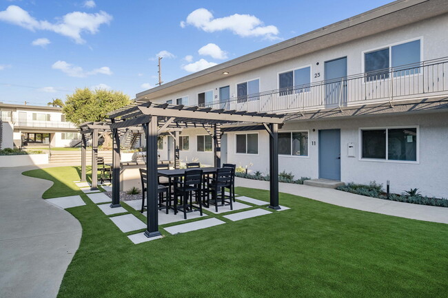 Building Photo - Arlington Square Apartments