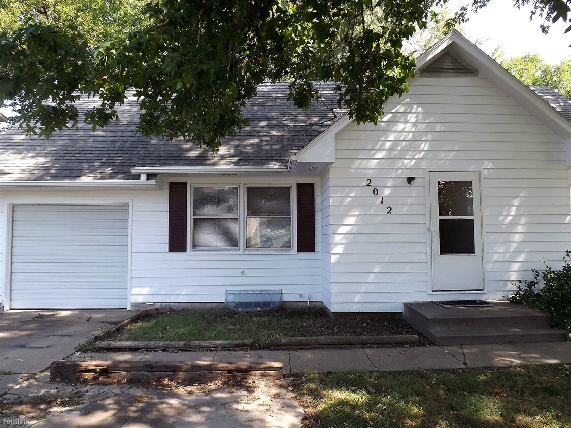 Primary Photo - 2012 SW Fairlawn Rd