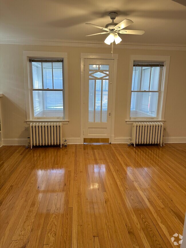 North Center Apartments for Rent with a Living Room Chicago, IL 3