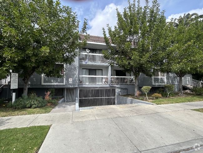 Building Photo - 309 E Elk Ave