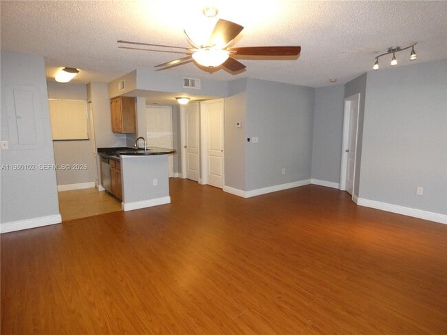 Foto del edificio - 2810 N Oakland Forest Dr