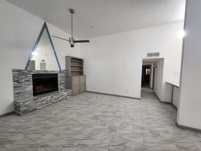 Building Photo - 112 Canyon View Ct NE