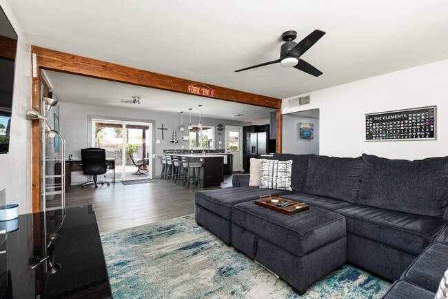 Photo - 1624 S Parkside Dr House