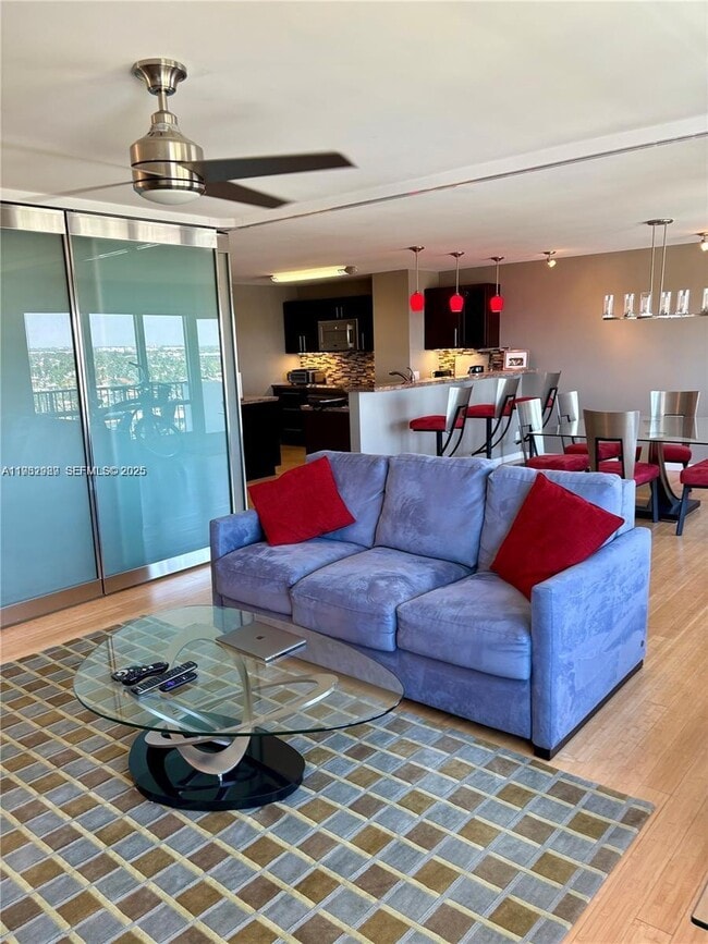 Foto del edificio - 340 Sunset Dr