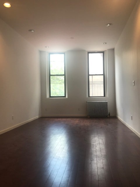 Primary Photo - 31 Catherine St