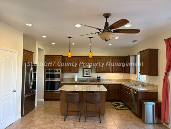 Foto del edificio - AVAILABLE AUGUST - 3 Bed/3 Bath Atascadero Home - With Pool