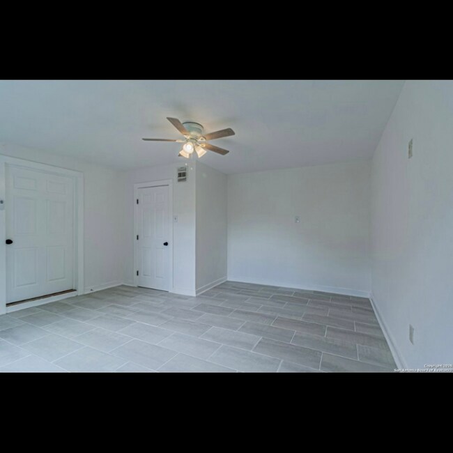 Building Photo - 210 N San Jacinto St