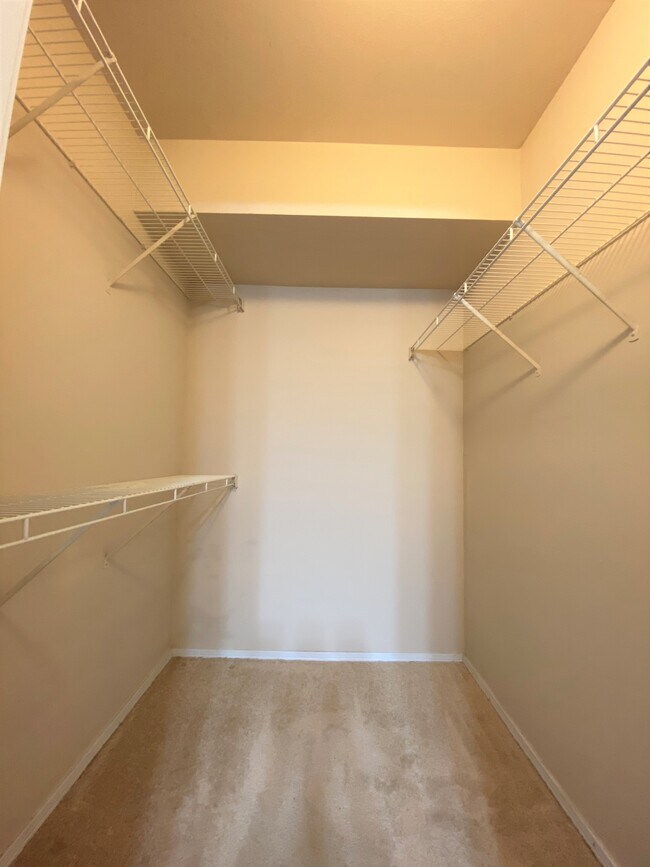 Walk-in closet - 3311 Wyndham Cir