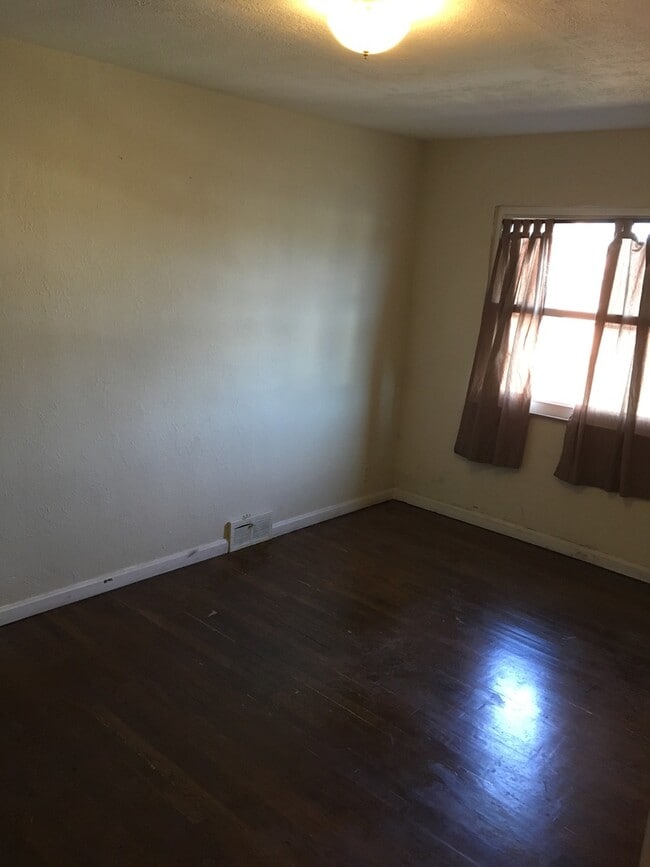 Building Photo - 543 Camden Rd