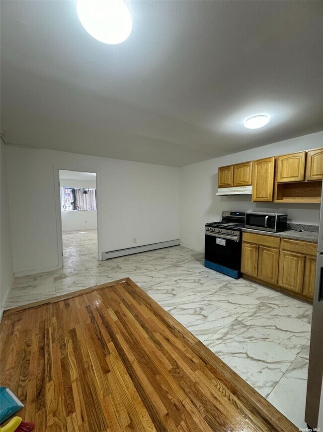 Foto del edificio - 1049 E 226th St