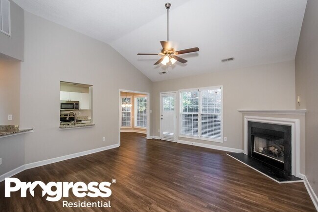 Foto del edificio - 2233 Tree Ridge Rd