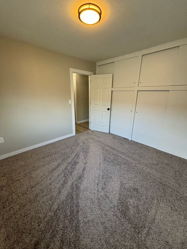 Building Photo - Newly Remodeled 4 Bedroom House